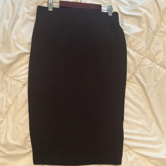 Black Pencil Skirt, XS Banana Republic - waffle weave texture - Picture 6 of 8